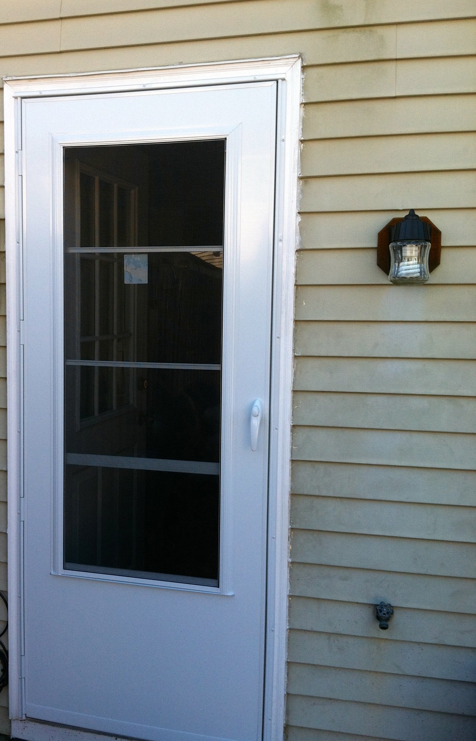 It's finished! That beauty has two sliding pieces of glass, so that the airflow can come in from the top or the bottom.